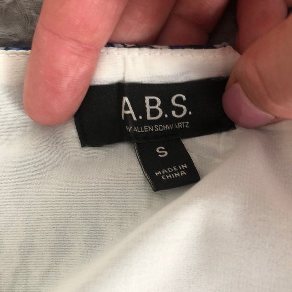 Cute blue patterned tank - Picture 3 of 4